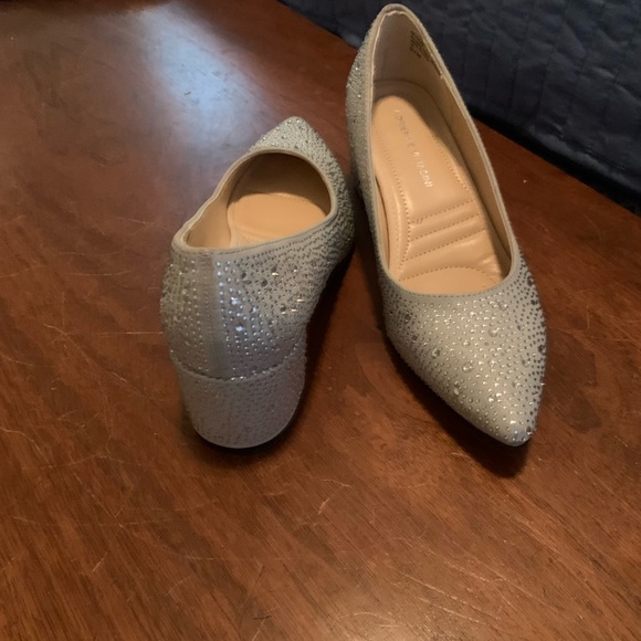 Evening shoes in silver, size 6.5 worn once - Picture 2 of 4